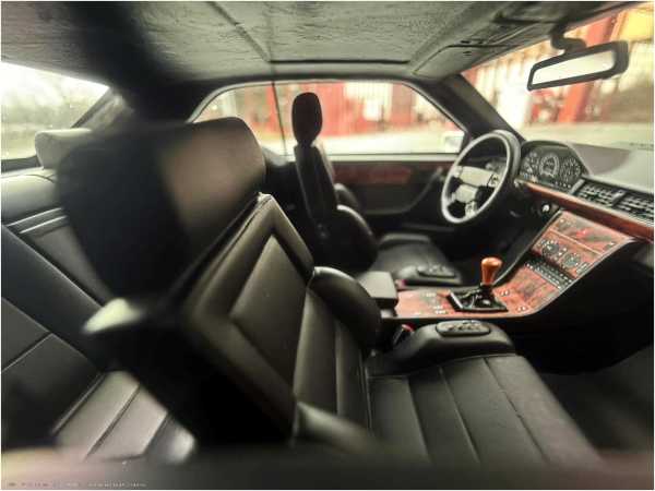 1:18 Mercedes Benz 300 CE 124 - AMG Dealer Arktisweiß Edition